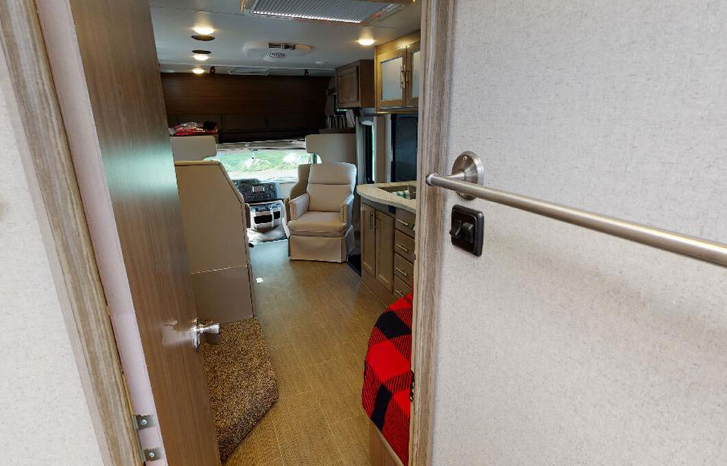 Class C Motorhome-Large (C-Large), , hi-res image number 18